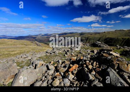 Vue du sommet cairn de Brandreth est tombé au-dessus de la vallée de Gillercomb, Cumbria, Lake District National Park, Angleterre, Royaume-Uni Brandreth Fell est l'un des Banque D'Images