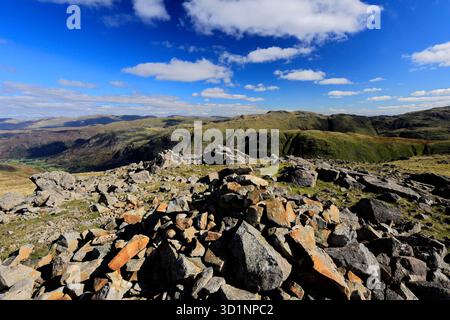 Vue du sommet cairn de Brandreth est tombé au-dessus de la vallée de Gillercomb, Cumbria, Lake District National Park, Angleterre, Royaume-Uni Brandreth Fell est l'un des Banque D'Images