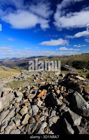 Vue du sommet cairn de Brandreth est tombé au-dessus de la vallée de Gillercomb, Cumbria, Lake District National Park, Angleterre, Royaume-Uni Brandreth Fell est l'un des Banque D'Images