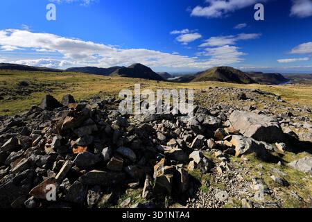 Vue du sommet cairn de Brandreth est tombé au-dessus de la vallée de Gillercomb, Cumbria, Lake District National Park, Angleterre, Royaume-Uni Brandreth Fell est l'un des Banque D'Images
