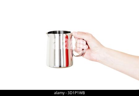 Pot de chaudière à lait en acier inoxydable dans la main isolé sur fond blanc Banque D'Images