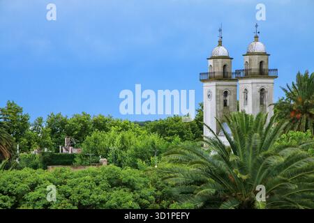 Clochers de la basilique du Saint-Sacrement à Colonia del Sacramento, Uruguay Banque D'Images
