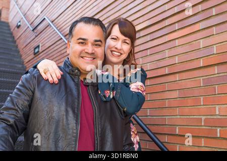 Portrait d'une femme caucasienne de race mixte et d'un homme hispanique Banque D'Images