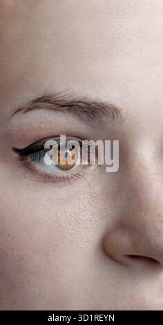 Coupe inhabituelle d'une femelles face closeup Banque D'Images