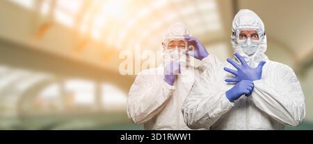 Bannière de médecins ou d'infirmières portant un masque facial protecteur et des gants chirurgicaux à l'hôpital Banque D'Images