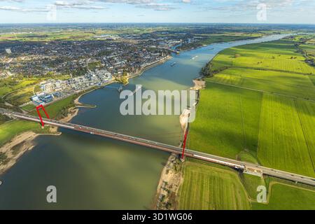 Luftbild, Emmericher Rheinbrücke, längste Hängebrücke Deutschlands über den Fluss Rhein, Straßenbaustelle, Emmerich, Emmerich am Rhein, Niederrhein, Nordrhein-Westfalen, Deutschland ACHTUNGxMINDESTHONORARx60xEURO *** vue aérienne, Pont du Rhin Emmerich, Allemagne pont suspendu le plus long sur le Rhin, chantier routier, Emmerich, Emmerich sur le Rhin, Bas Rhin, Rhénanie du Nord-Westphalie, Allemagne ATTENTIONxMINDESTHONORARx60xEURO Banque D'Images