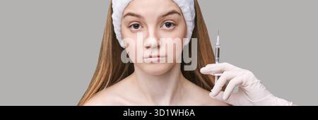 Injection au spa. Mains du médecin. Jolie patiente. Soins de beauté Banque D'Images