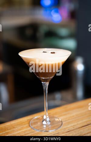 Gros plan sur le cocktail espresso Martini Banque D'Images