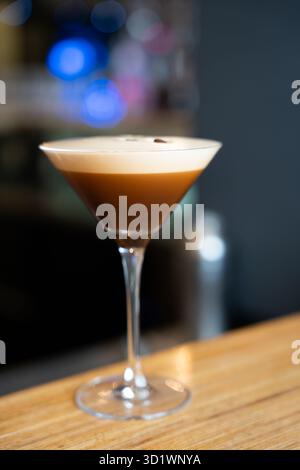 Gros plan sur le cocktail espresso Martini Banque D'Images