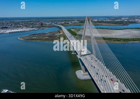 Arthur Ravenel Jr. Pont : une Marvel d'ingénierie de Caroline du Sud enjambant la rivière Cooper Banque D'Images