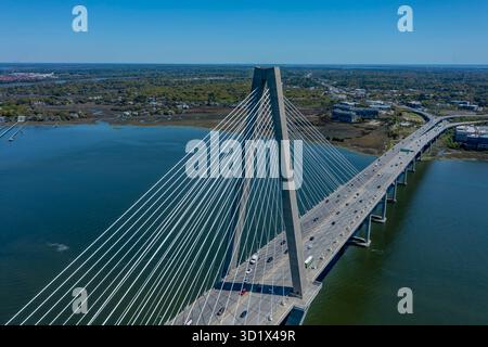 Arthur Ravenel Jr. Pont : une Marvel d'ingénierie de Caroline du Sud enjambant la rivière Cooper Banque D'Images