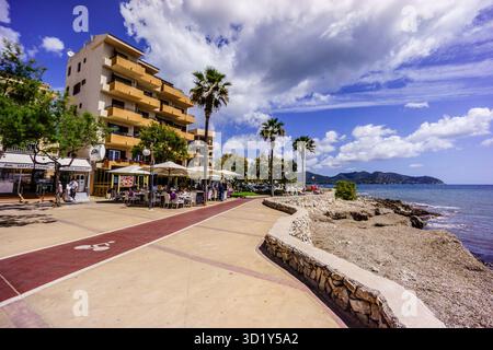 Ligne d'hôtel sur la côte de Cala Millor, son Servera, Majorque, Îles Baléares, Espagne Banque D'Images