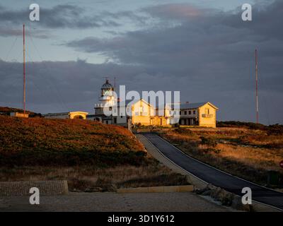 Phare d'Estaca de Bares au coucher du soleil, Manon (Mañon), la Coruña, Galice, Espagne Banque D'Images