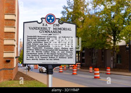 Nashville, TN - 25 octobre 2025 marqueur historique du gymnase commémoratif Vanderbilt Banque D'Images