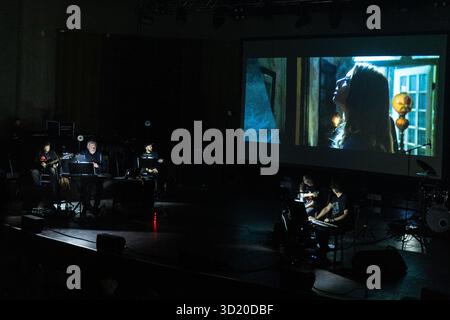 Londres, Royaume-Uni. 29 octobre 2025. Fabio Frizzi amène Frizzi2Fulci sur Terre, East London, pour une projection orchestrale d'Halloween de The Beyond. Cristina Massei/Alamy Live News/Alamy Live News Banque D'Images