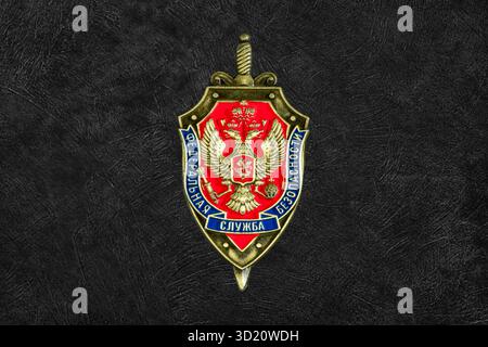 Badge FSB du Service de sécurité russe sur noir Banque D'Images