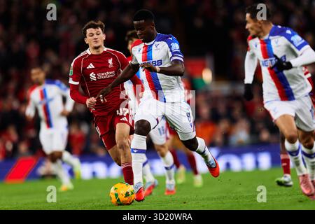Liverpool, Royaume-Uni. 29 octobre 2025. Marc Guéhi de Crystal Palace en action lors du match du quatrième tour de la Coupe de Carabao entre Liverpool et Crystal Palace à Anfield le 29 octobre 2025 à Liverpool, Angleterre. (Photo de Koby Abbott/Sports Press photo) crédit : SPP Sport Press photo. /Alamy Live News Banque D'Images