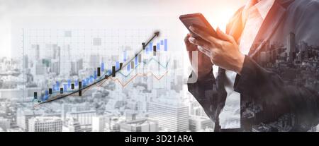 Un homme d’affaires examine les tendances de croissance sur son smartphone, entouré d’un paysage urbain. L'image met en évidence l'intégration de la technologie dans financ Banque D'Images