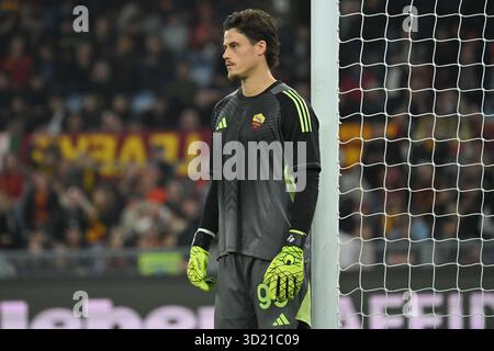 Roma, Italie. 29 octobre 2025. Mile Svilar de L'AS Roma vu lors du match de Serie A entre L'AS Roma vs Parme au stade Olimpico. Score final Roma 2 : 1 Parme crédit : SOPA images Limited/Alamy Live News Banque D'Images