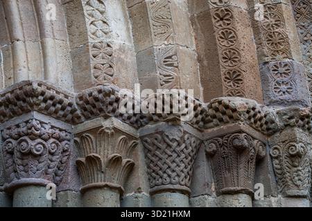Monastère royal de Santa María de Veruela, abbaye cistercienne du XIIe siècle, relief roman , porte de l'église abbatiale , Vera d Banque D'Images