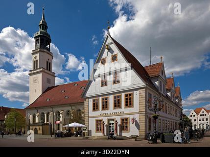 Église de ville et ancien hôtel de ville, pignon sud avec pilori, Stechbahn, celle, basse-Saxe, Allemagne, Europe Banque D'Images