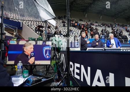 Paris, France. 29 octobre 2025. Nicolas de Tavernost, PDG de LFP Media, et Fabrice Herrault, directeur général du Paris FC, assistent au match McDonald's de Ligue 1 entre Paris FC et Lyon au stade Jean Bouin le 29 octobre 2025 à Paris, France. Photo par JMP/ABACAPRESS.COM crédit : Abaca Press/Alamy Live News Banque D'Images