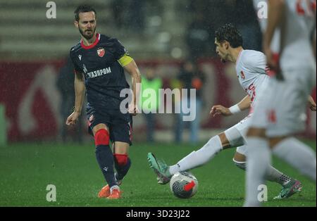 Nis, Serbie. 26 octobre 2025. Mirko Ivanic de Crvena Zvezda lors d'un match de football serbe entre Crvena Zvezda (Red Star) et Radnicki Nis Banque D'Images