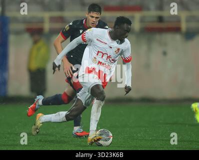 Nis, Serbie. 26 octobre 2025. Babacar Mboup de Radnicki lors du match de football serbe de Superligue entre Crvena Zvezda (Red Star) et Radnicki Nis on Banque D'Images
