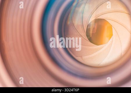 Objectif de la caméra gros plan verre propre de qualité supérieure technologie d'équipement vidéo photo abstrait fond détail de conception optique professionnelle Banque D'Images