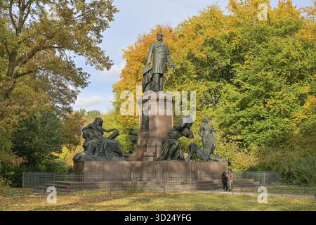 Monument national Bismarck, automne dans le parc Grosser Tiergarten, Mitte, Berlin, Allemagne Banque D'Images