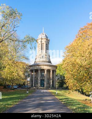 Vue d'automne de l'église réformée unie Saltaire classée Banque D'Images