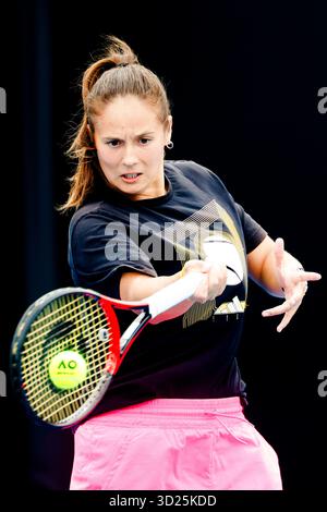Melbourne, Australie, 15 janvier 2025. Darja Kassatkina (AUS) est en action lors d'une séance d'entraînement au Tennis Australian Open 2025 à Melbourne Park. Banque D'Images