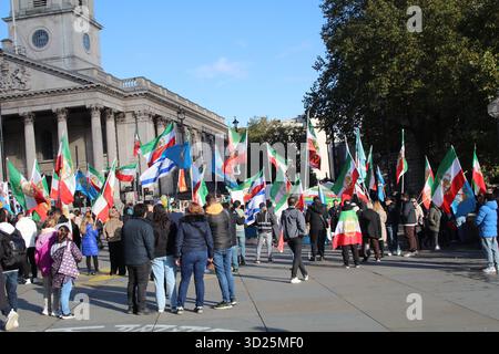 Londres, Royaume-Uni. 25 octobre 2025. Une manifestation organisée à Londres visait à faire pression sur le gouvernement britannique pour qu'il cesse de soutenir le corps des gardiens de la révolution islamique et le régime islamique. (Crédit image : © Tubal Sapkota/Pacific Press via ZUMA Press Wire) USAGE ÉDITORIAL SEULEMENT ! Non destiné à UN USAGE commercial ! Banque D'Images