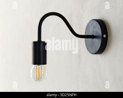 Lampe murale moderne noir mat avec ampoule LED apparente Banque D'Images