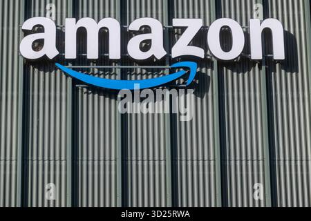 Anvers, Belgique. 30 octobre 2025. L'illustration montre le logo Amazon sur le bâtiment d'Amazon Logistics, à Anvers, le jeudi 30 octobre 2025. BELGA PHOTO JONAS ROOSENS crédit : Belga News Agency/Alamy Live News Banque D'Images