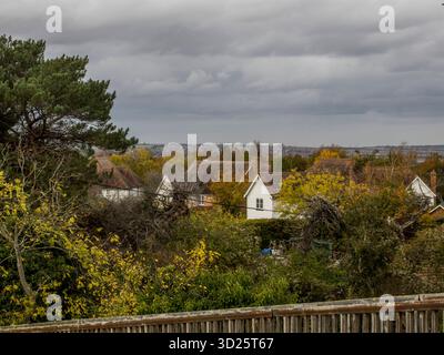 Gillingham, Kent, Royaume-Uni. 30 octobre 2025. Météo Royaume-Uni : après-midi nuageux à Gillingham, Kent. Crédit : James Bell/Alamy Live News Banque D'Images
