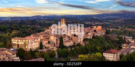 Toursim italien et lieux pittoresques. Colle di Val d'elsa- belle ville médiévale au coeur de la région Toscane en Italie entre Sienne et Florense, po Banque D'Images