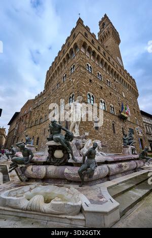 Neptunbrunnen, Fontana del Nettuno, Palazzo Vecchio, Piazza della Signoria, Florenz, Toskana, Italien |la fontaine de Neptune sur la Piazza della si Banque D'Images