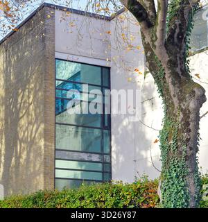 Vue latérale du bâtiment de cricket du comté de Glamorgan (Criced Morgannwg), jardins de Sophia, centre-ville de Cardiff, pays de Galles du Sud, Royaume-Uni. Automne. Prise en octobre 2025 Banque D'Images