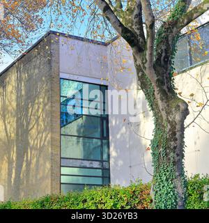 Vue latérale du bâtiment de cricket du comté de Glamorgan (Criced Morgannwg), jardins de Sophia, centre-ville de Cardiff, pays de Galles du Sud, Royaume-Uni. Automne. Prise en octobre 2025 Banque D'Images
