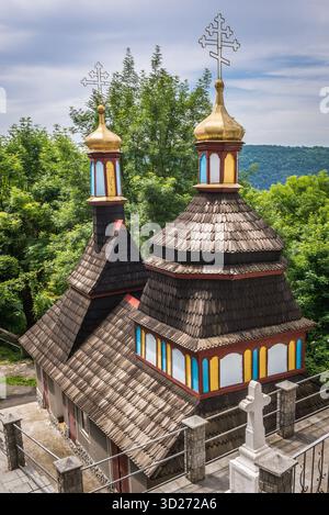 Chapelle du Saint printemps en monastère orthodoxe de Saint Jean le Théologien dans village près de Khreshchatyk Zalishchyky city dans l'ouest de l'Ukraine Banque D'Images