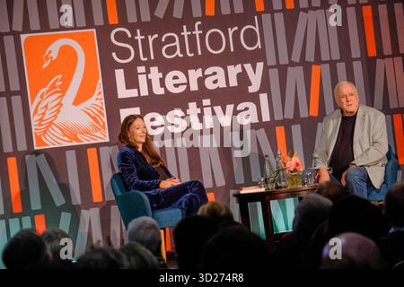 Stratford-upon-Avon, Royaume-Uni jeudi 30 octobre 2025. John Cleese 50 ans de Fawlty Towers en direct au Festival littéraire de Stratford. Pour la première fois au Royaume-Uni, John a partagé des moments de sa carrière à la télévision et au cinéma et a expliqué pourquoi sa création d'hôtel slapstick continue d'être régulièrement élue meilleure sit-com de l'histoire britannique. Il a rendu hommage à la star de Fawlty Towers Prunella Scales, qu'il a qualifié de partenaire comique parfait, qui est décédée cette semaine à l'âge de 93 ans crédit : Ian Tennant /Alamy Live News. Banque D'Images