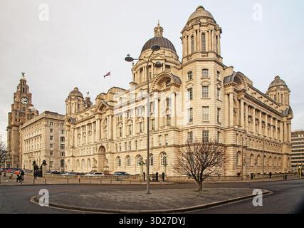 Le bâtiment du Port de Liverpool sur le front de mer de Liverpool, l'un des bâtiments faisant les 'trois grâces' les deux autres, le bâtiment Cunard et le RO Banque D'Images