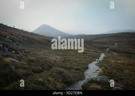 Marcher jusqu'à Cairn Gorm dans les Highlands écossais Banque D'Images