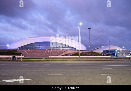 Sirius, Russie - 20 janvier 2025 : vue du parc olimpic de Sotchi sites : Bolshoy Ice Dome et stade olympique Fisht situé dans le parc olympique de Sotchi. Sirius Banque D'Images