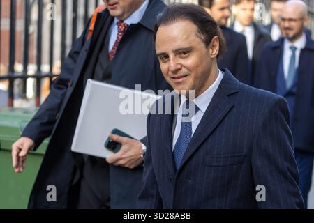Londres, Angleterre, Royaume-Uni. 30 octobre 2025. Le pilote brésilien de formule 1 FELIPE MASSA arrive devant la Cour royale de justice où il engage une action en justice contre Formula One Management Limited, la FIA et Bernie Ecclestone lors du championnat du monde 2008, dans lequel il a perdu un seul point face à Lewis Hamilton à la suite du scandale du Crashgate au Grand Prix de Singapour de cette année-là. (Crédit image : © Tayfun Salci/ZUMA Press Wire) USAGE ÉDITORIAL SEULEMENT ! Non destiné à UN USAGE commercial ! Banque D'Images