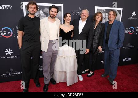 30 octobre 2025 - Los Angeles, Californie - Aubry Dullin, Guillaume Marbeck, Zoey Deutch, Ted Sarandos, MichÂ le Halberstadt, Richard Linklater. Le Festival du film franco-américain projection de la ''Nouvelle vague'' de Netflix s'est tenue au complexe théâtral de la DGA. (Crédit image : © AdMedia via ZUMA Press Wire) USAGE ÉDITORIAL SEULEMENT ! Non destiné à UN USAGE commercial ! Banque D'Images