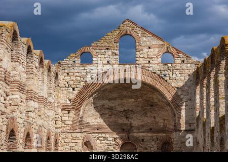 Église de Saint Sofia également appelée Old Bishopric dans la station de Nesebar sur la côte de la mer Noire, située dans la province de Burgas, Bulgarie Banque D'Images