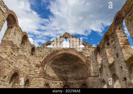 Ruines de l'église de Saint Sofia également appelé Old Bishopric dans la station de Nesebar sur la côte de la mer Noire, situé dans la province de Burgas, Bulgarie Banque D'Images