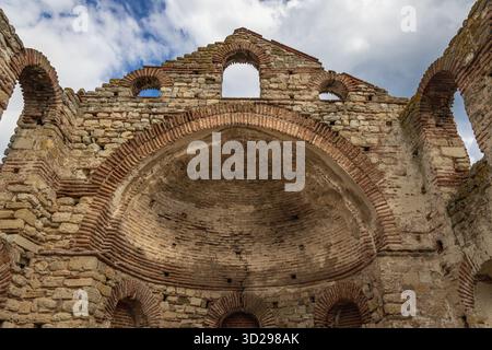 Ruines de l'église de Saint Sofia également appelé Old Bishopric dans la station de Nesebar sur la côte de la mer Noire, situé dans la province de Burgas, Bulgarie Banque D'Images